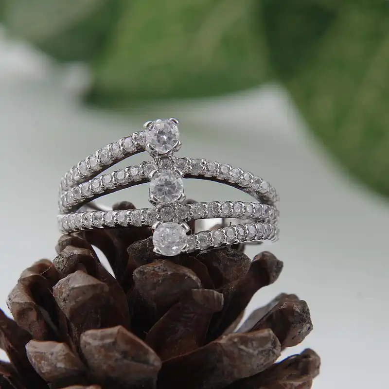 انگشتر نقره زنانه مدل فول نگین برلیان بدون ریزش ابکاری رادیوم طرح نامزدی کد AWR_1596