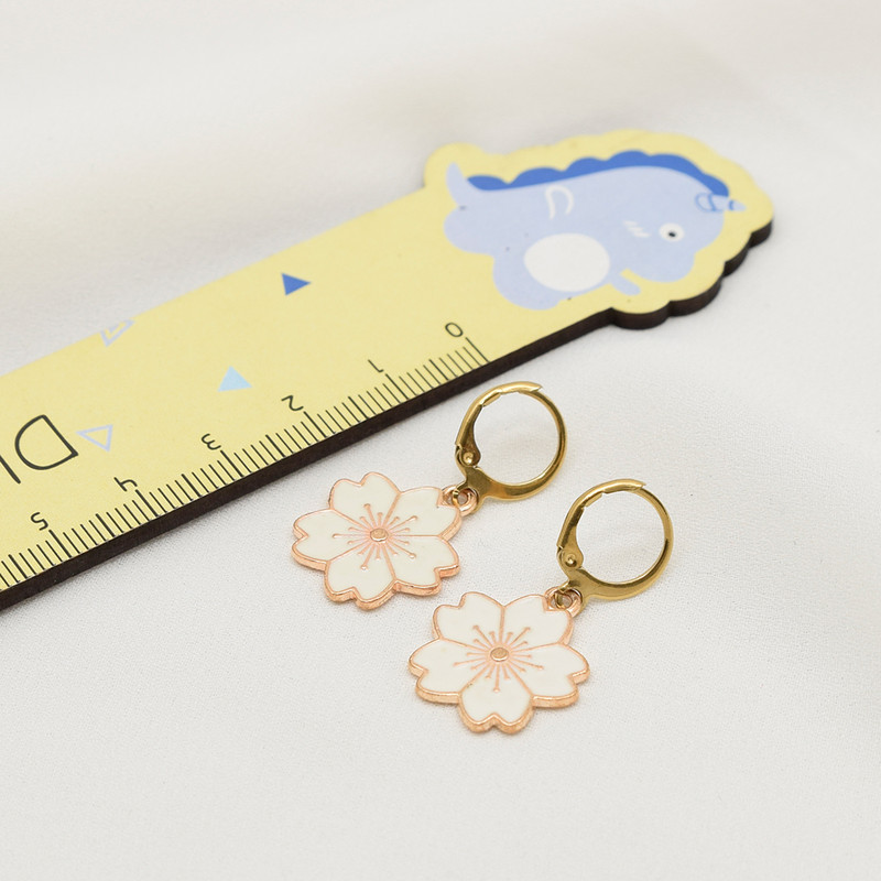 گوشواره دخترانه دلنار گالری مدل شکوفه بهاری گوشواره دخترانه دلنار گالری مدل شکوفه بهاری