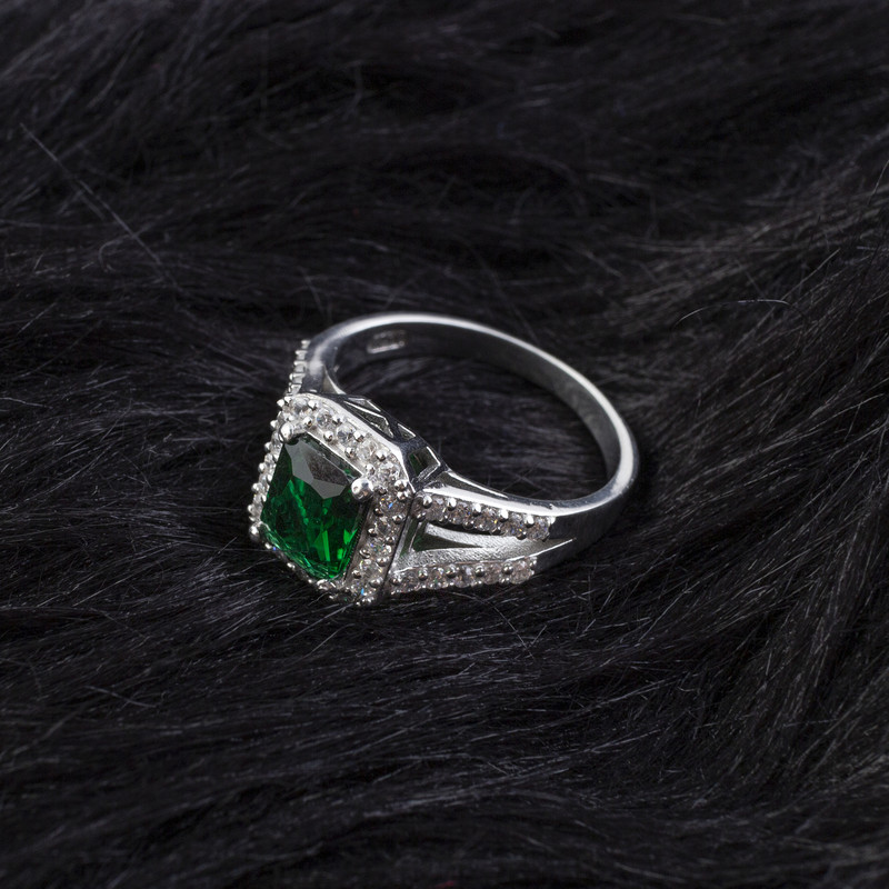 انگشتر نقره زنانه مدل زمرد AMT-R125