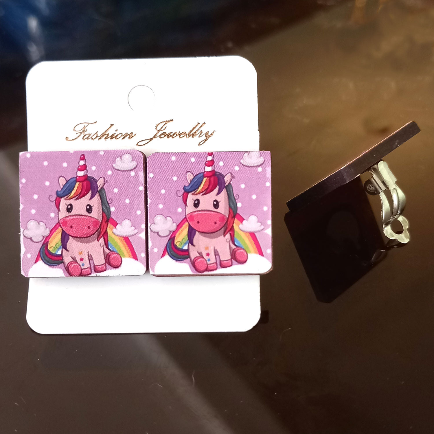 گوشواره دخترانه مدل تک شاخ کد WTE-7456 گوشواره دخترانه مدل تک شاخ کد WTE-7456