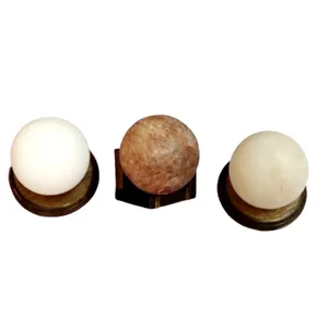 دکوری سنگ نمک مدل گویه پایه چوبی کد c06 مجموعه 3 عددی