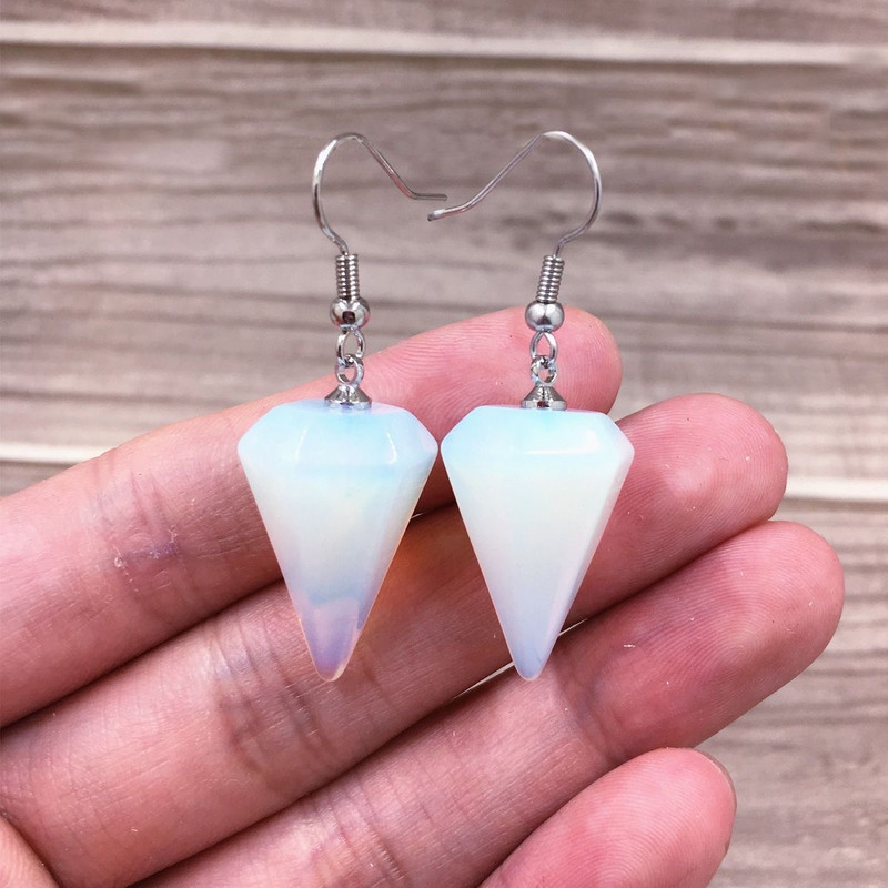 گوشواره زنانه مدل هرم سنگی اوپال گوشواره زنانه مدل هرم سنگی اوپال