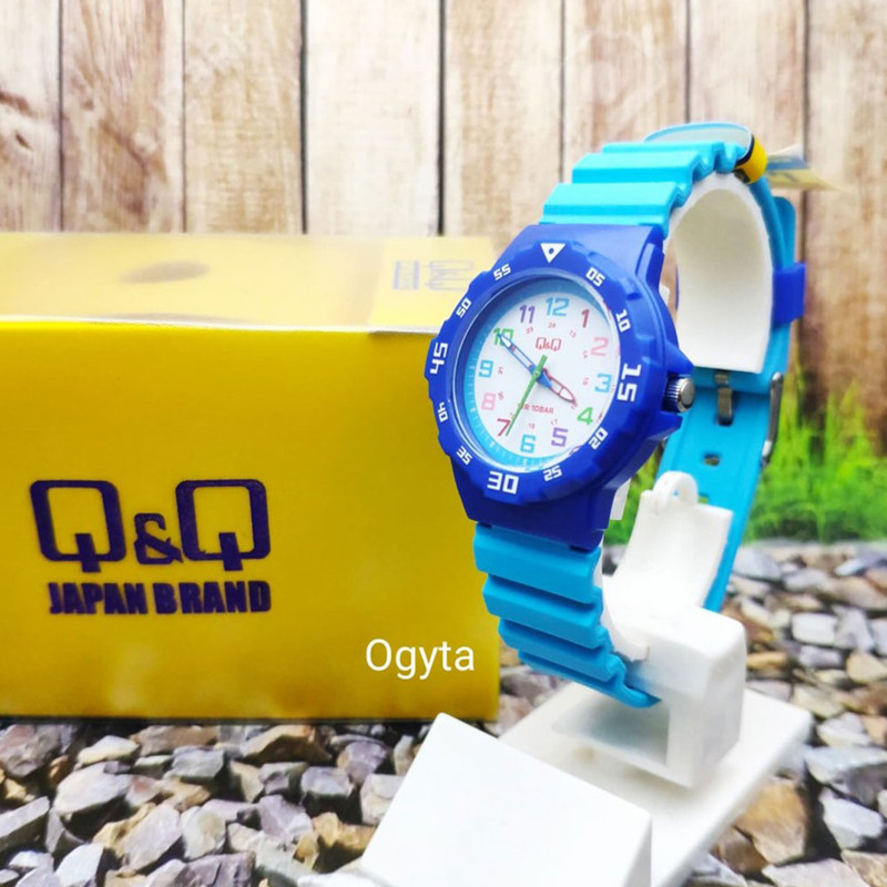 ساعت مچی عقربه ای پسرانه کیو اند کیو مدل VR19J009Y