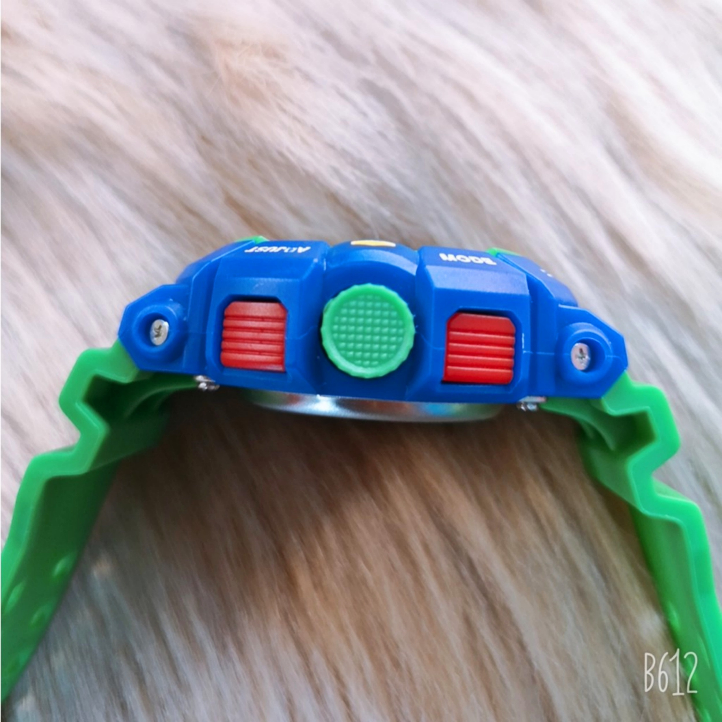 ساعت مچی عقربه ای بچگانه مدل دو زمانه کد 01 ساعت مچی عقربه ای بچگانه مدل دو زمانه کد 01