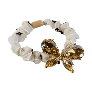 کش مو زنانه مدل پروانه کریستالی کد 4024