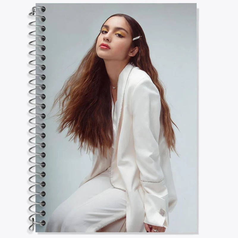 دفتر زبان 50 برگ خندالو مدل سه خط طرح اولیویا رودریگو Olivia Rodrigo کد 19263