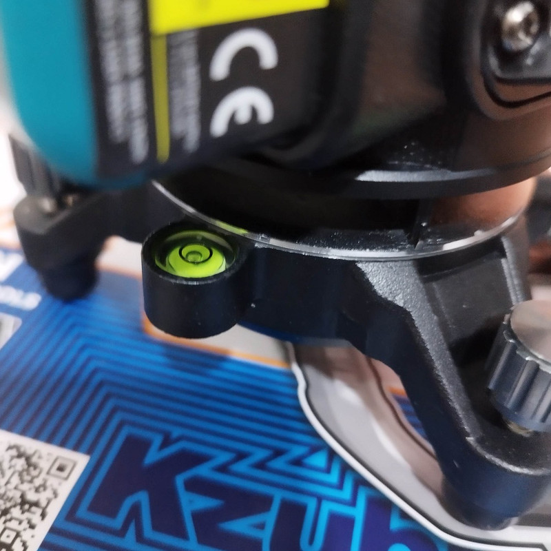 تراز لیزری تی ماکوتا مدل 4 بعدی نور سبز کد TM-4D19WF تراز لیزری تی ماکوتا مدل 4 بعدی نور سبز کد TM-4D19WF