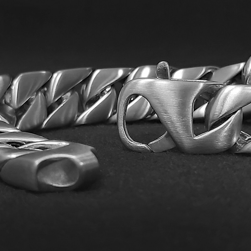 دستبند مردانه اقلیمه مدل DS518