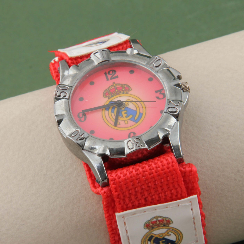 ساعت  مچی عقربه ای پسرانه مدل ورزشی بند کتان چسبی طرح رئال مادرید کد WHK_097
