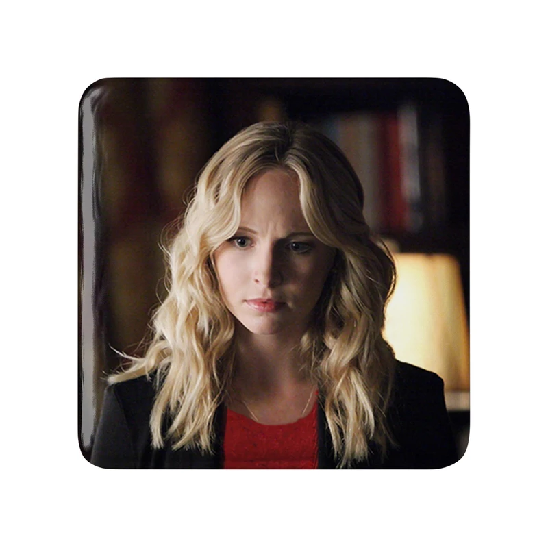 مگنت خندالو طرح کارولاین فوربز خاطرات یک خون آشام The Vampire Diaries  مدل مربعی کد 20255