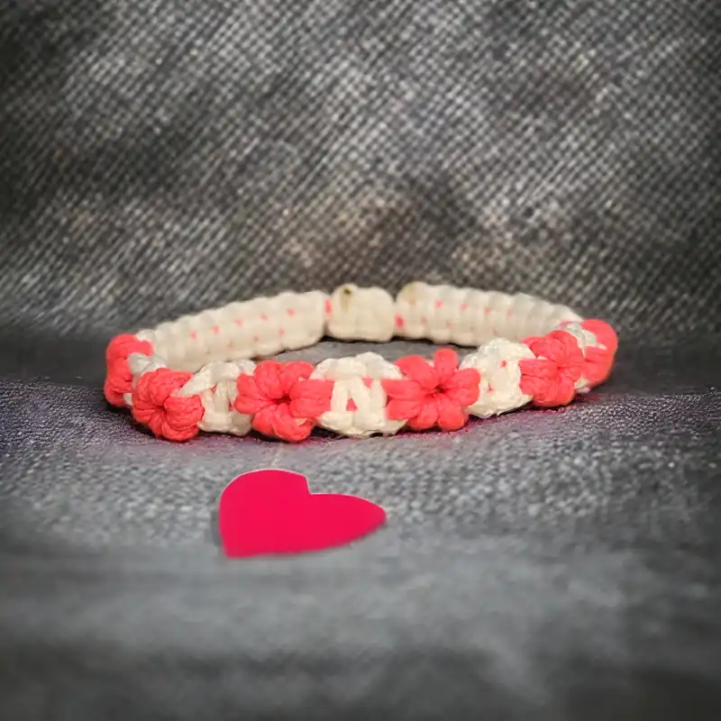 دستبند زنانه مدل بافت گل مینیمایز