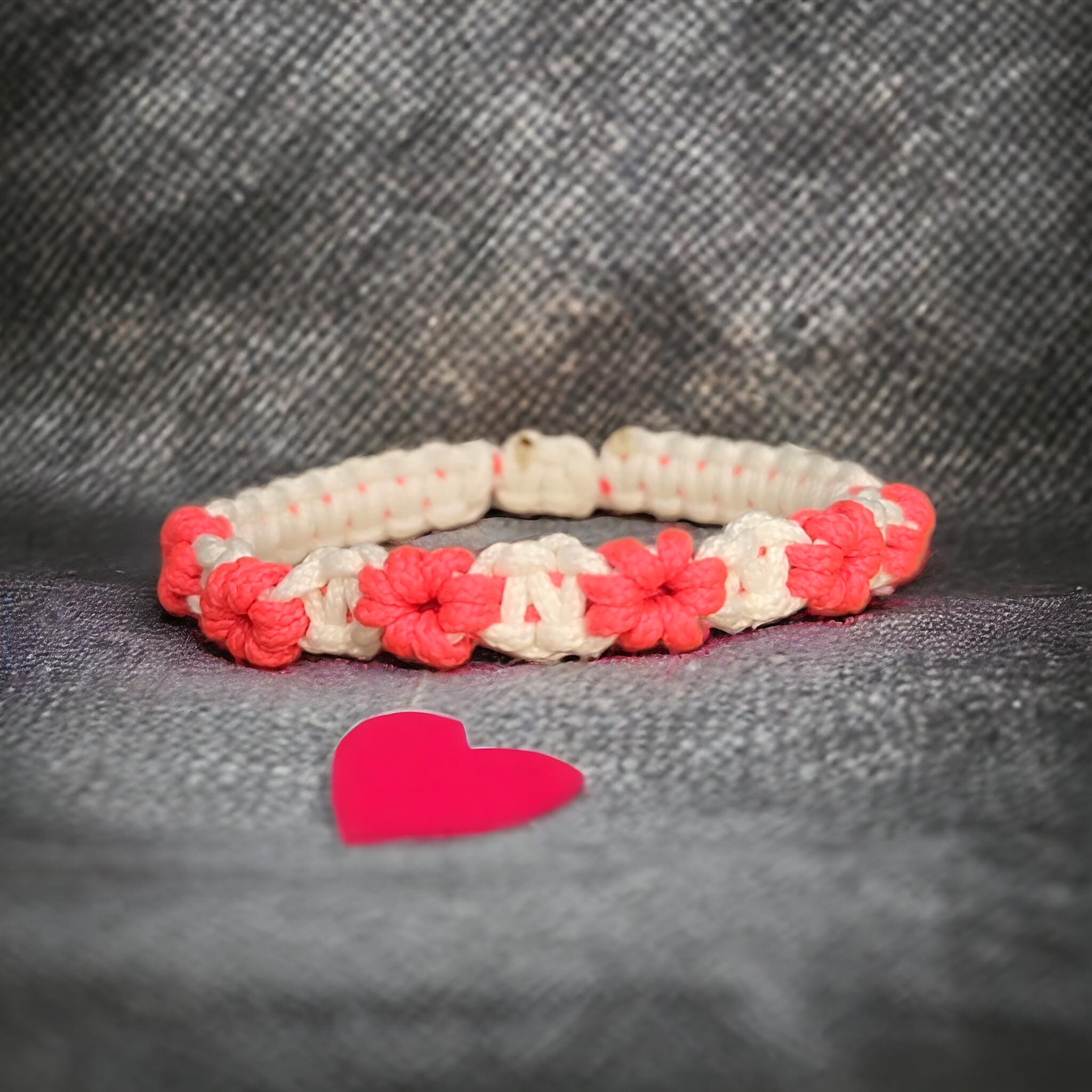 دستبند دخترانه مدل بافت گل مینیمایز