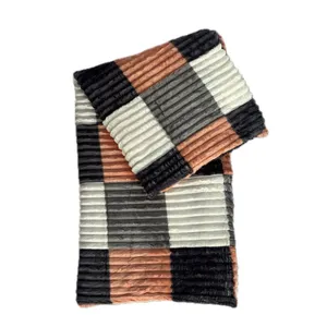 پتو مسافرتی 1 نفر مدل پلیسه چهارخونه p09 سایز 220x160 سانتی‌متر