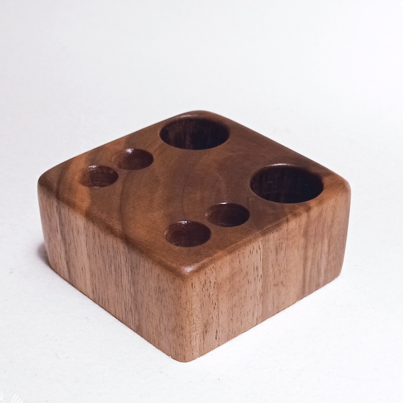 جامدادی رومیزی مدل گردو