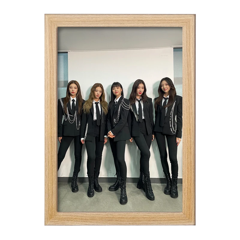 تابلو خندالو مدل گروه ایتزی ITZY  کد 20227