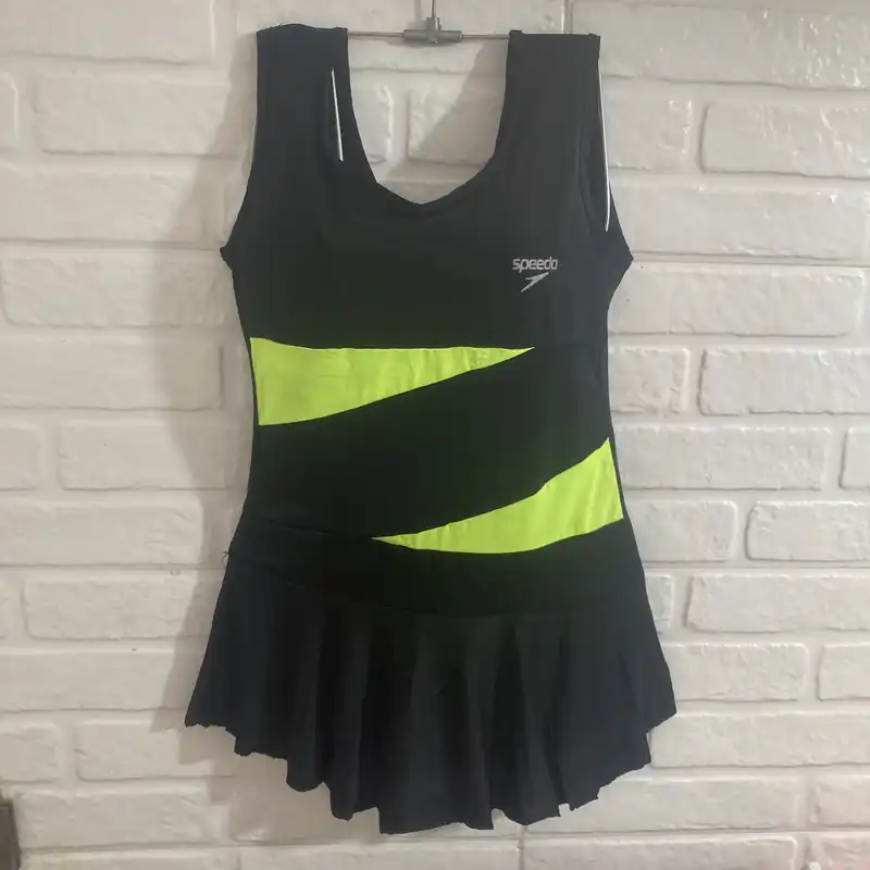 مایو زنانه مدل دامن دار کاپدار ضد کلر رنگ مشکی