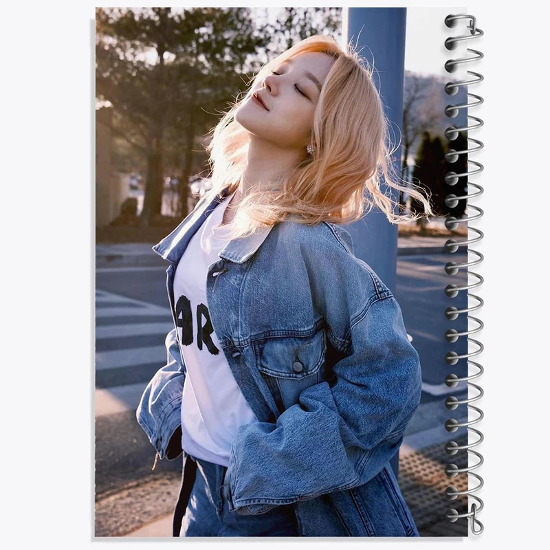 دفتر مشق 100 برگ خندالو طرح یوکی گروه جی آیدل GIdle کد 19513