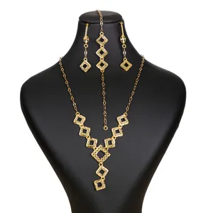 نیم ست طلا 18 عیار زنانه گالری یار طلا کد SR-03