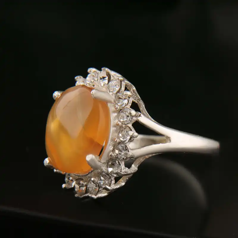 انگشتر نقره زنانه بازرگانی میلادی مدل عقیق یمنی نگین برلیان کد AW_645