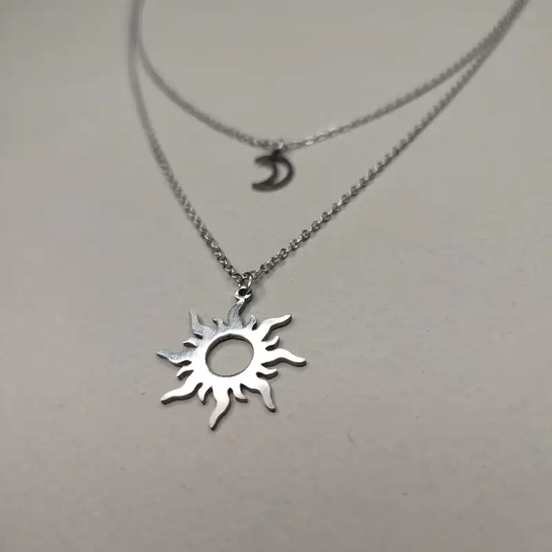 گردنبند مدل دولاین ماه و خورشید