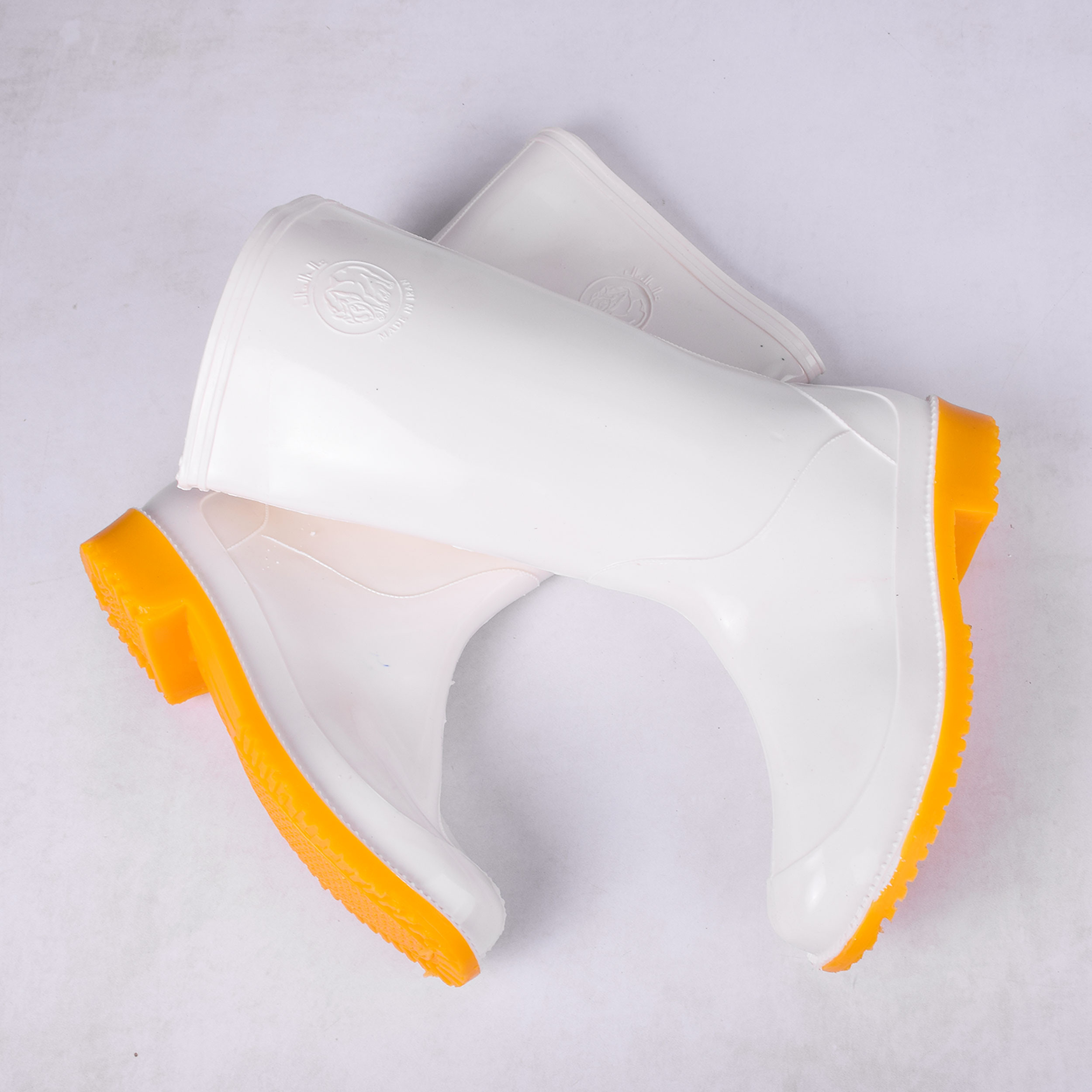 چکمه ایمنی مدل شهپر مدل WH.2557 چکمه ایمنی مدل شهپر مدل WH.2557