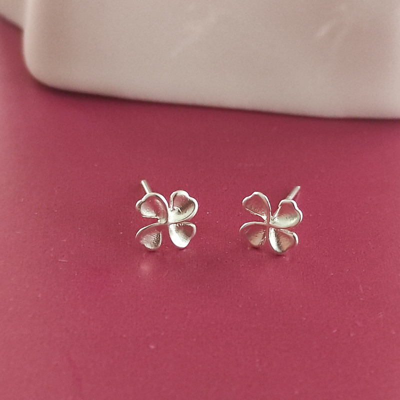 گوشواره نقره زنانه مدل شبدر چهار برگ تو پر