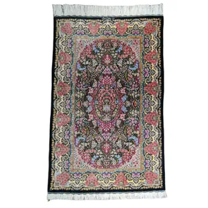 فرش دستباف یک متری مدل قم طرح ترنجی گلدانی کد 1440