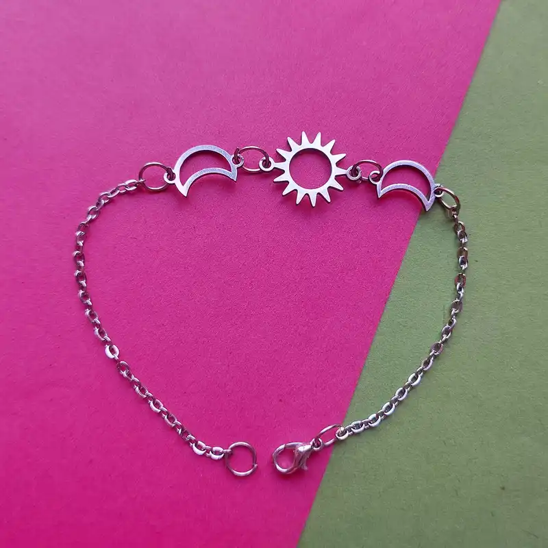 دستبند زنانه مدل زنجیری طرح ماه و خورشید کد HC304