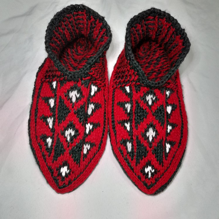 پاپوش دست دوز زنانه مدل p02Cr