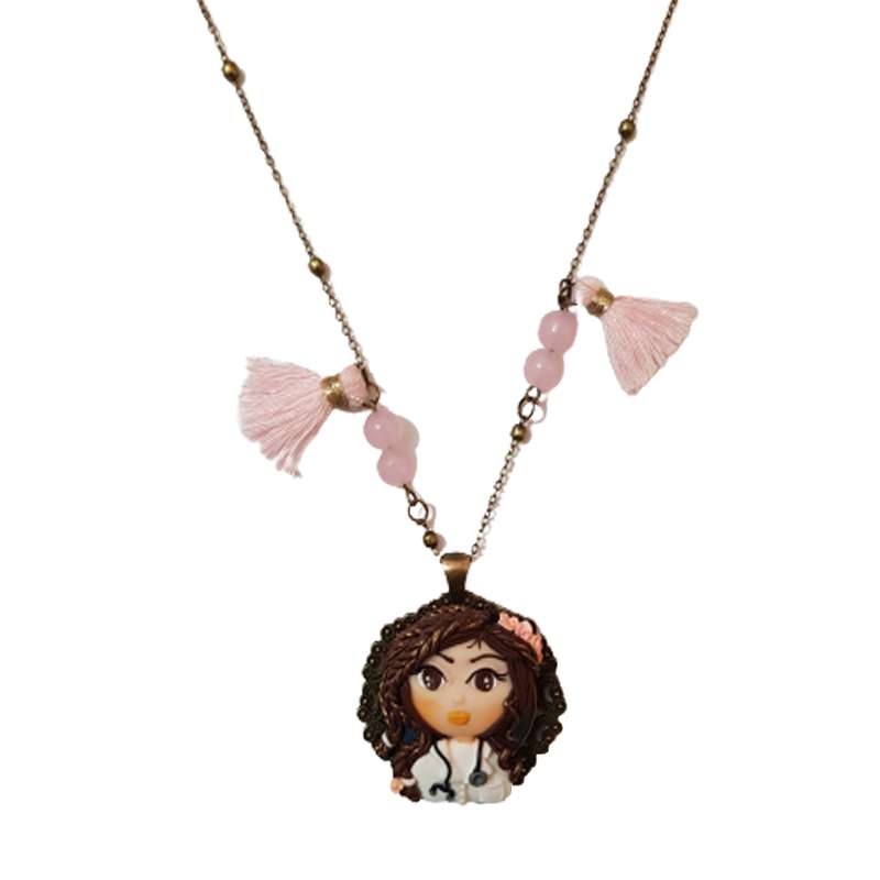 گردنبند زنانه گالری سنجاق قفلی طرح دختر عروسکی دکتر مدل Polymeric 037