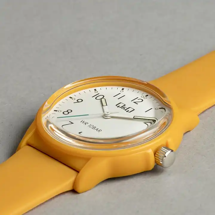 ساعت مچی عقربه ای کیو اند کیو مدل V00A-005VY