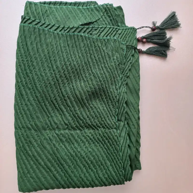 شال زنانه مدل نخی ساده پلیسه منگوله دار کد 130