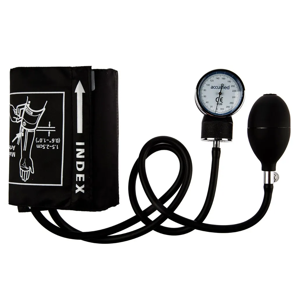 فشارسنج بازویی عقربه‌ای اکیومد مدل KJ-106C با مانومتر بزرگ و خوانا، کاف ضد حساسیت بدون لاتکس، پیچ تخلیه برنجی با روکش کروم و گوشی پزشکی تک‌بل مناسب دور بازوی 24 تا 32 سانتی‌متر