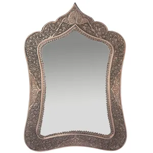 آینه قلمزنی اثر خرم نژاد زمینه مس طرح مسجدی سایز 38 × 50 سانتی متر