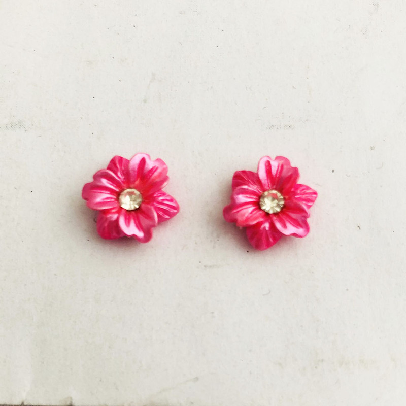 گوشواره دخترانه مدل مگنت گل گوشواره دخترانه مدل مگنت گل