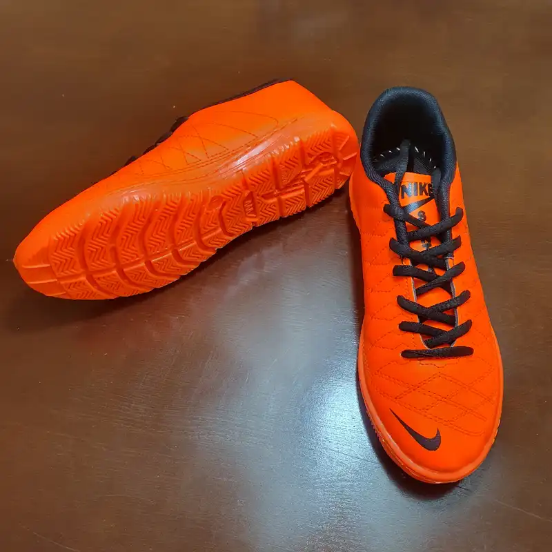 کفش فوتسال مردانه مدل سالنی مجیستا