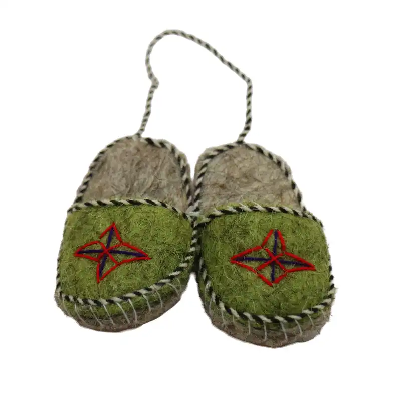 آویز تزیینی مدل دمپایی سنتی کد 44