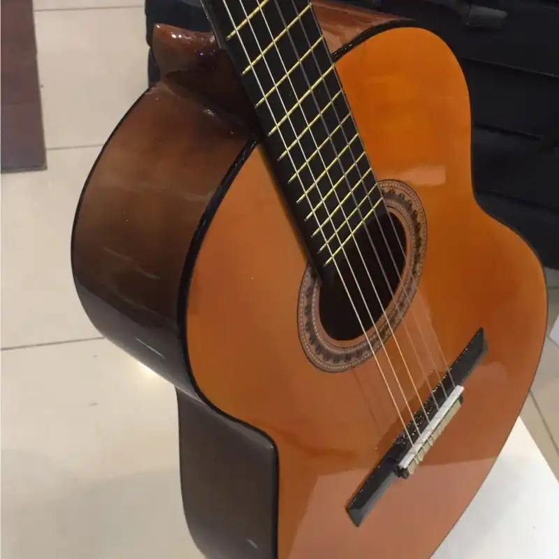 گیتار مدل c70 b