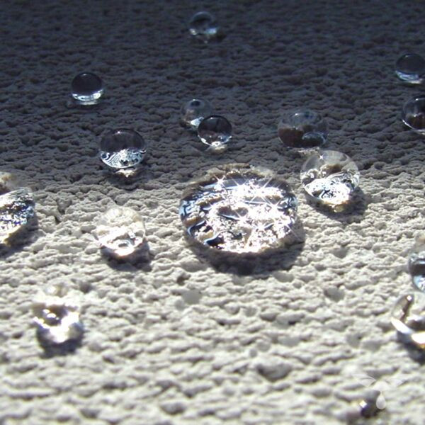 محلول نانو آبگریز و آب بند سطوح جذبی ساختمان ماورو مدل CONCENTRATED حجم 1 لیتر