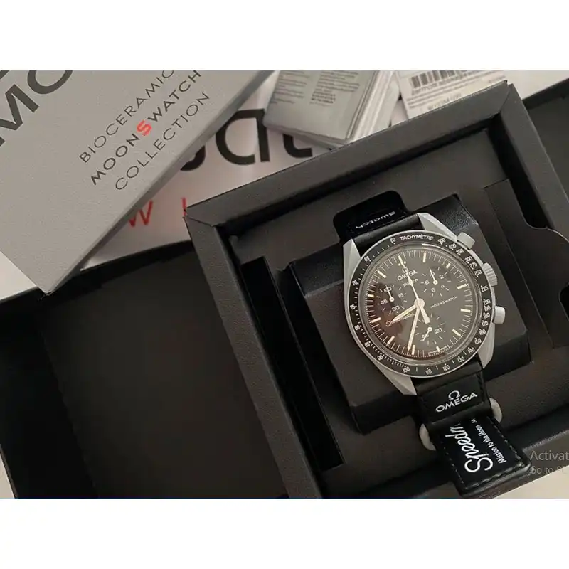 ساعت مچی عقربه ای مدل moon