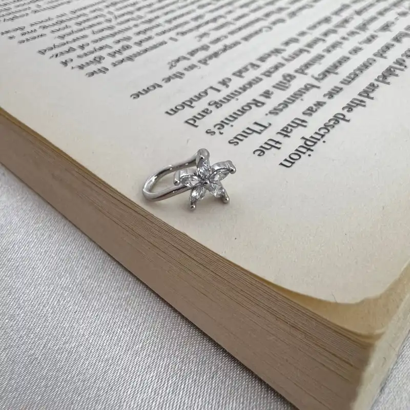 پیرسینگ بینی زنانه مدل گل کد P4602