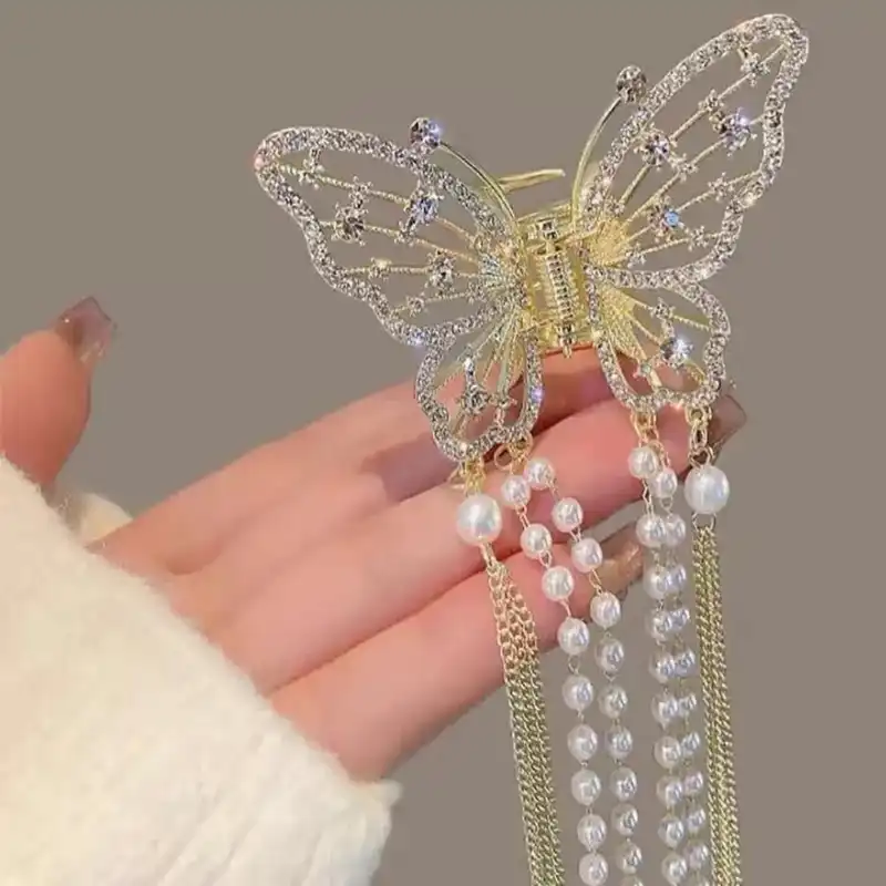 کلیپس مو زنانه مدل فلزی طرح پروانه نگینی آویز دار