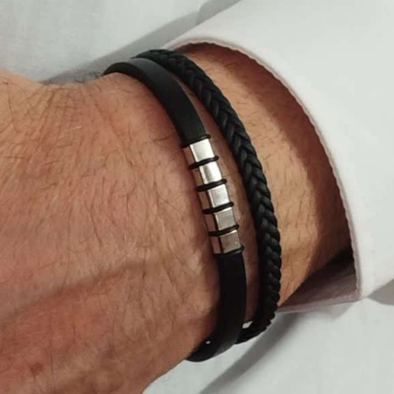 دستبند مردانه مدل روکو چرم طبیعی کد 9933 دستبند مردانه مدل روکو چرم طبیعی کد 9933