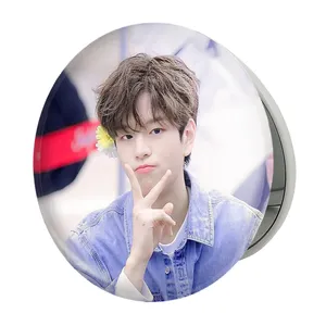 آینه جیبی خندالو طرح سونگمین گروه استری کیدز Stray Kids مدل تاشو کد 11864 