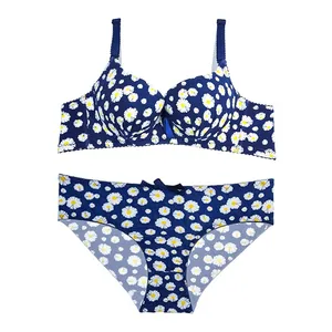 ست شورت و سوتین زنانه مدل فنردار اسفنجی طرح بابونه رنگ سرمه ای