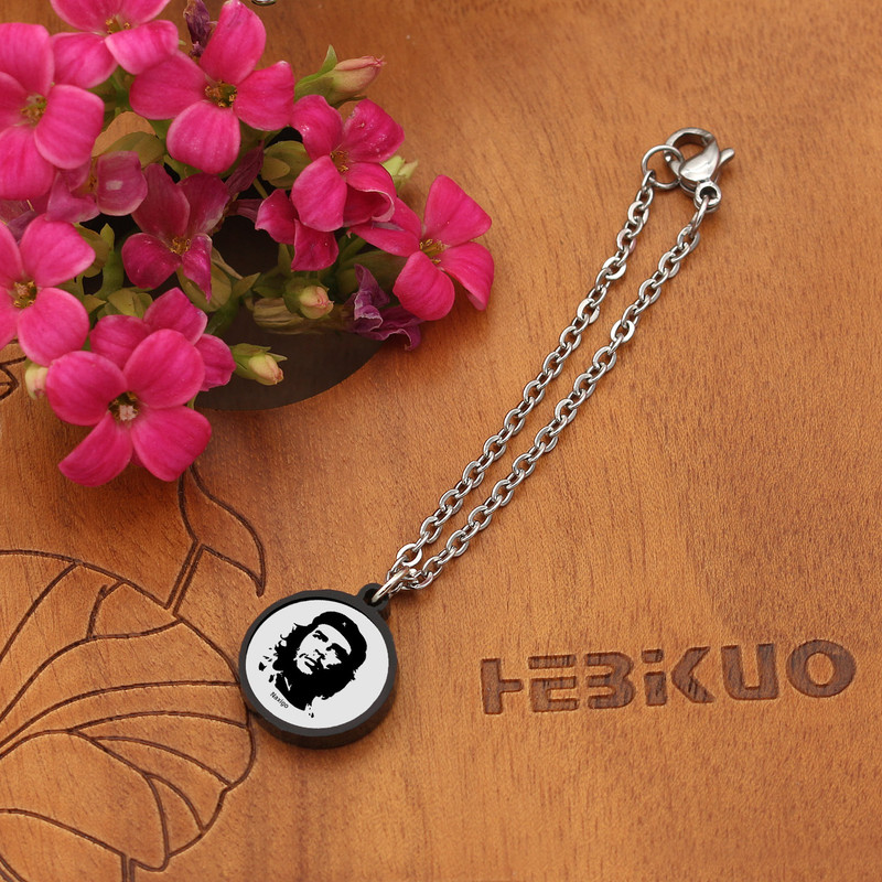 آویز ساعت زنانه ناکسیگو مدل شب تاب طرح چگوارا کد AW8775