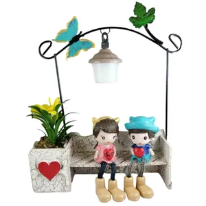 مجسمه دختر و پسر نیمکت چراغدار کد 55216