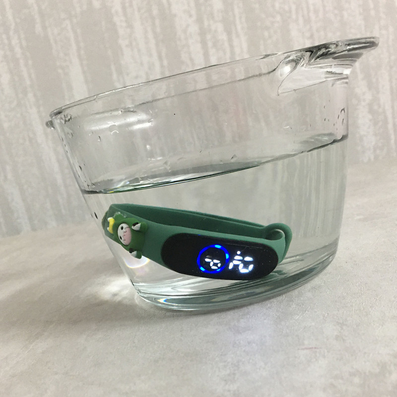 ساعت مچی دیجیتال مدل ضدآب سیلیکونی دخترک لباس قورباغه ای کد G FR 55 ساعت مچی دیجیتال مدل ضدآب سیلیکونی دخترک لباس قورباغه ای کد G FR 55