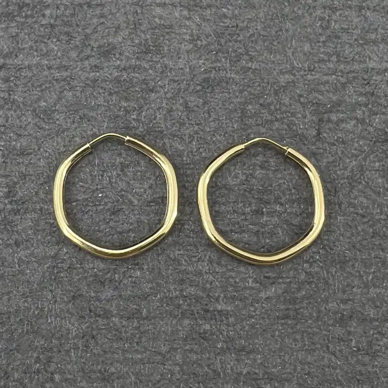 گوشواره طلا 18 عیار زنانه دوست خوب مدل پنج ضلعی dk525