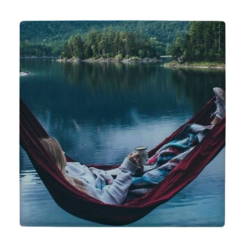  زیر لیوانی  طرح دختر خوابیده در ننو کد    6167478_5541